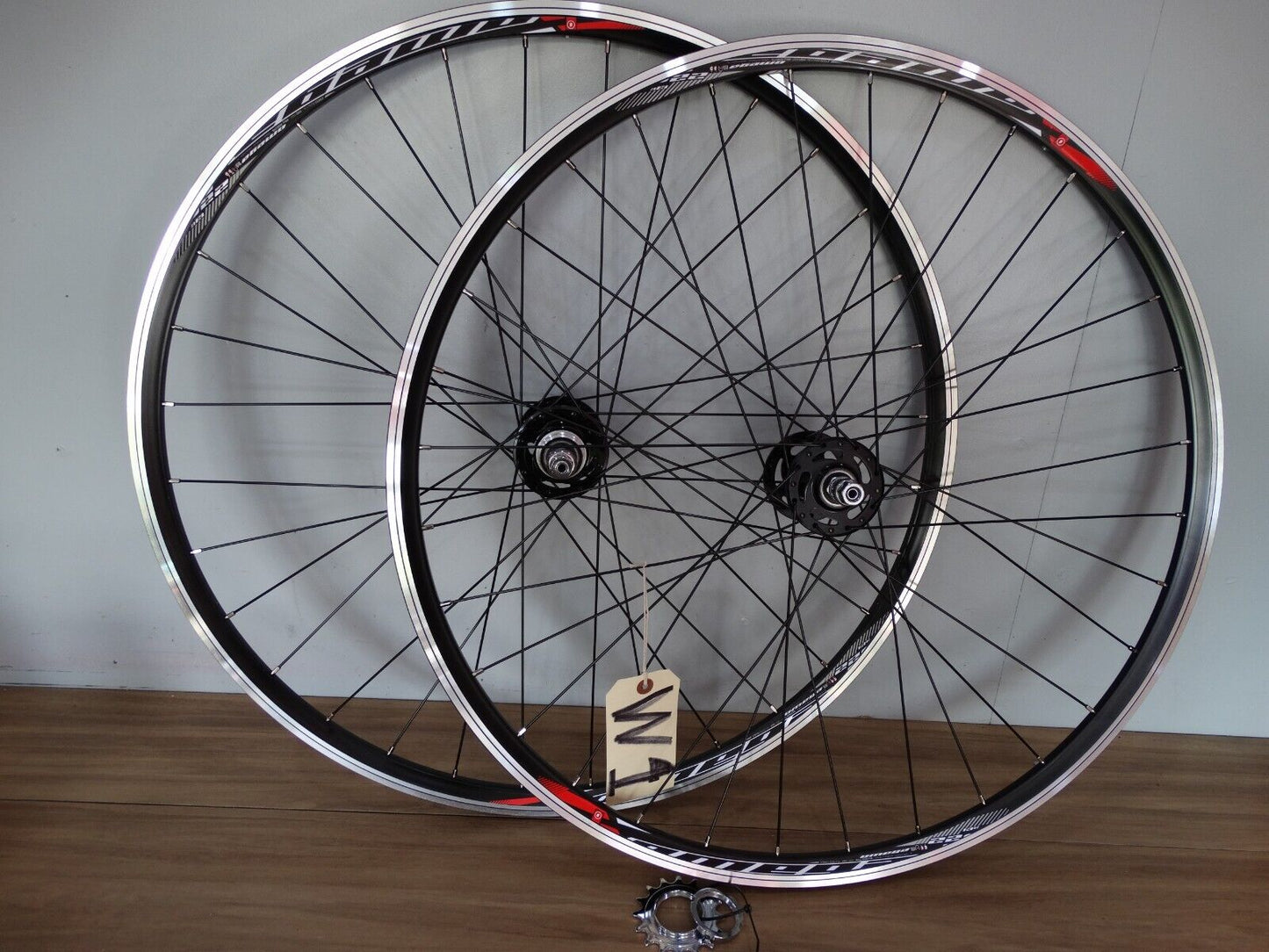 NEW OMEGA 22 TRACK WHEELS CLINCHER FIXED / FREEWHEEL 32 x 32 W1