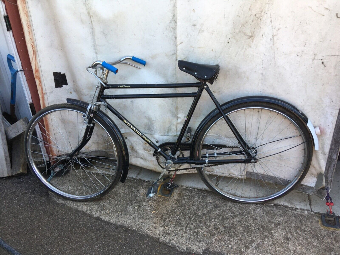 Raleigh style Chinese bike ,28 inch wheels, pull rod brakes.double crossbar type