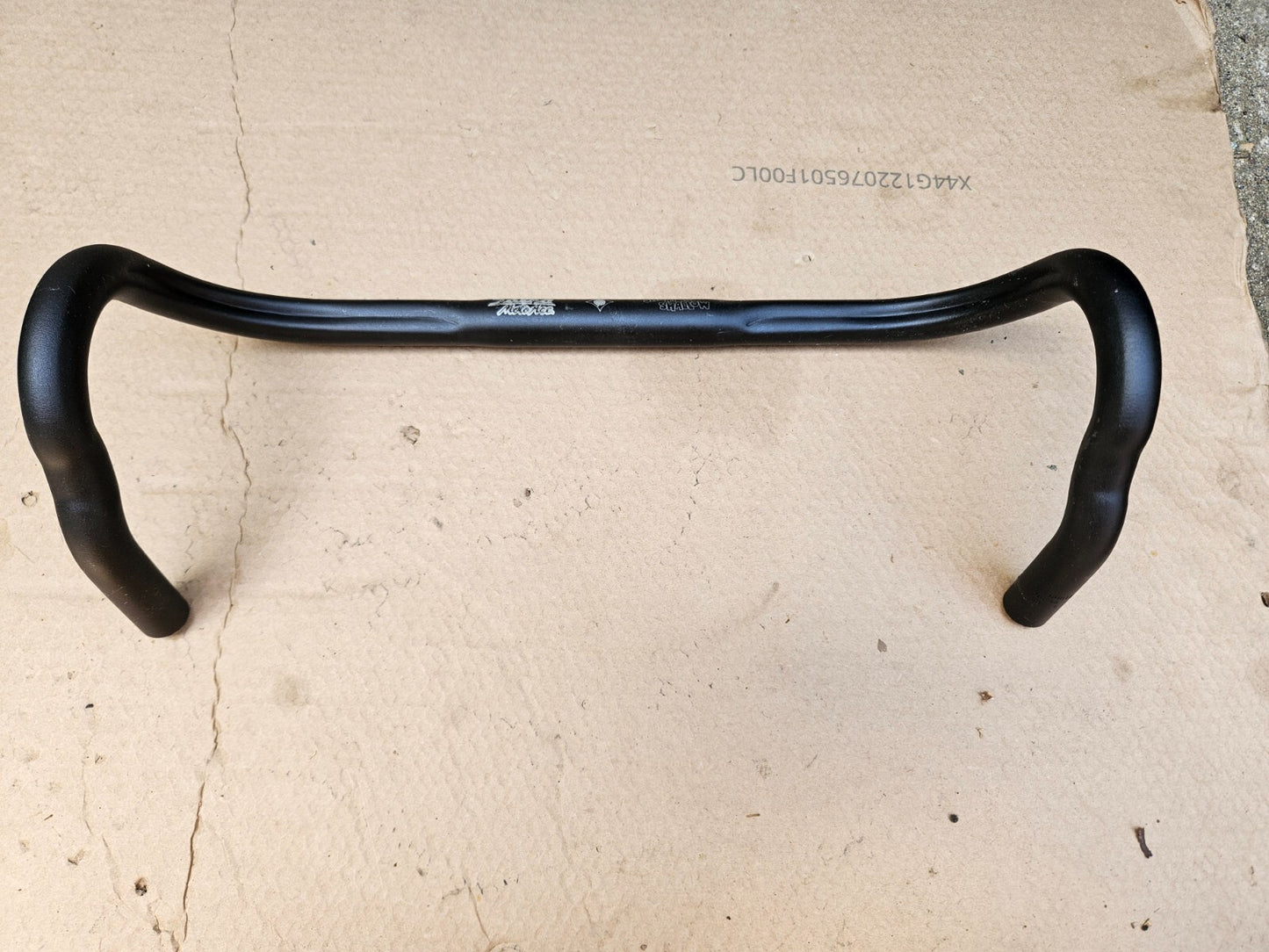 Salsa Moto Ace Short and Shallow Anatomic Road Drop Bars 44cm x 26.0mm Clamp