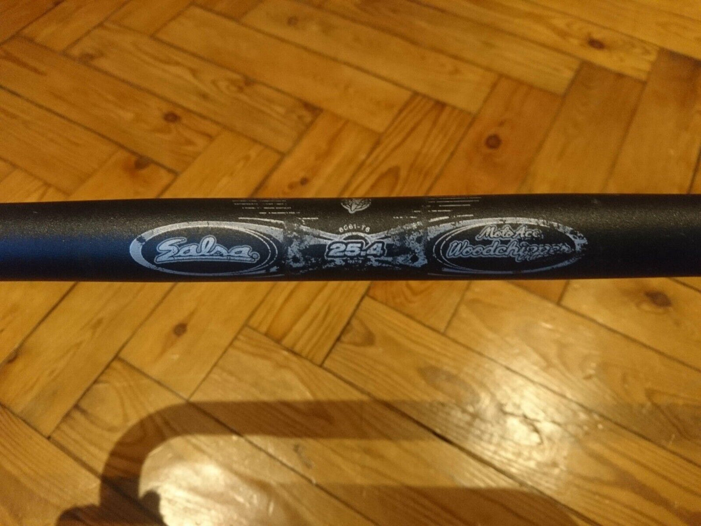 Salsa Moto Ace Woodchip per 25.4 46cm flared drop bars.