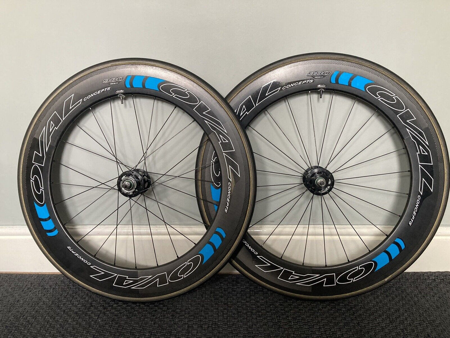 Oval Concepts 980 80mm Carbon Track Wheelset