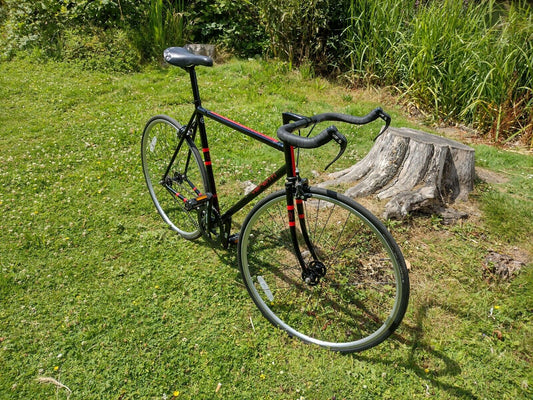 Verenti Closer Single Speed/Fixed wheel bicycle. (M). Carbon brake levers.