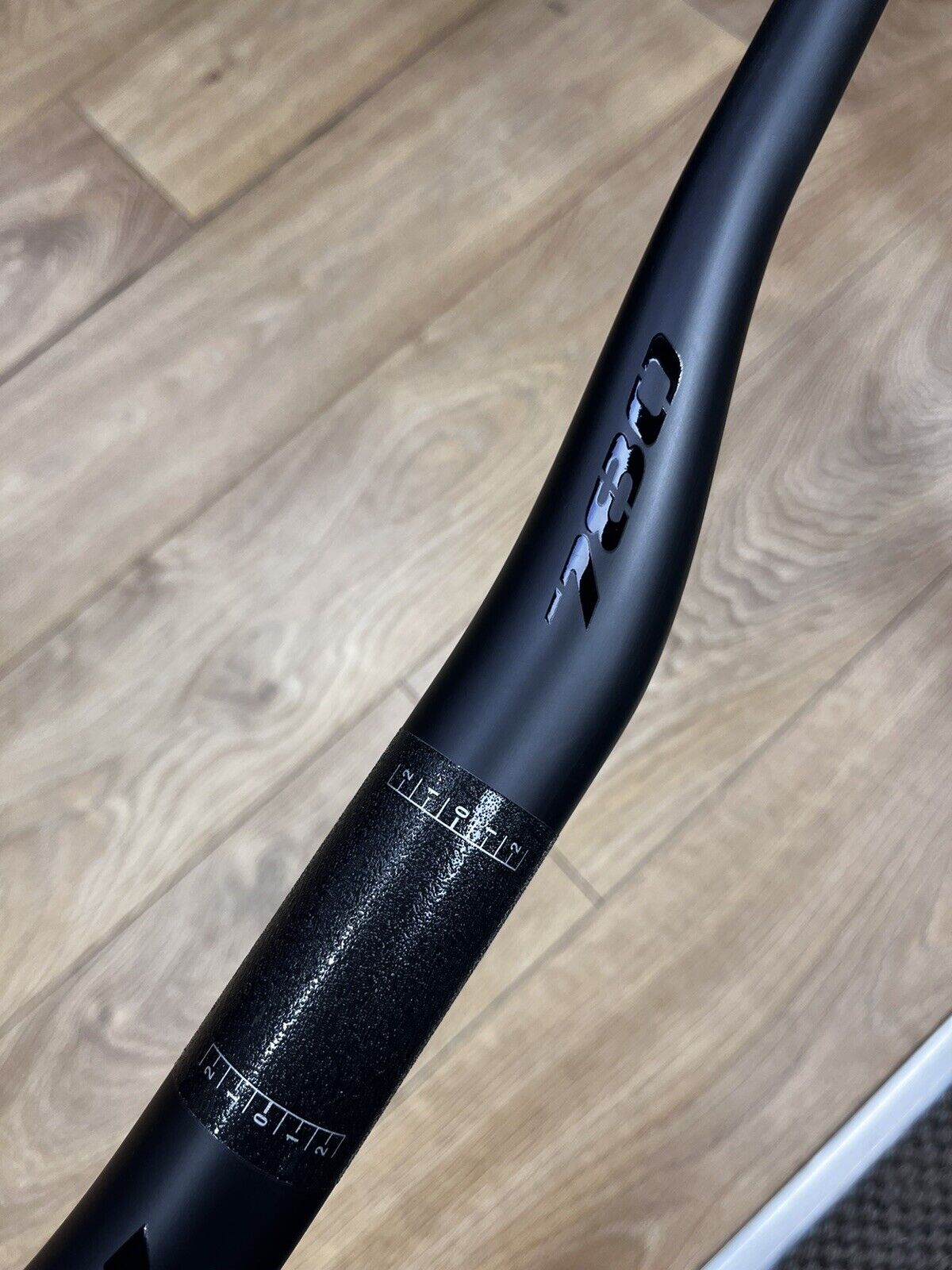 Yeti Carbon Riser Bar 20mm Rise 35mm Clamp 780mm Wide Black Handlebar RRP £180